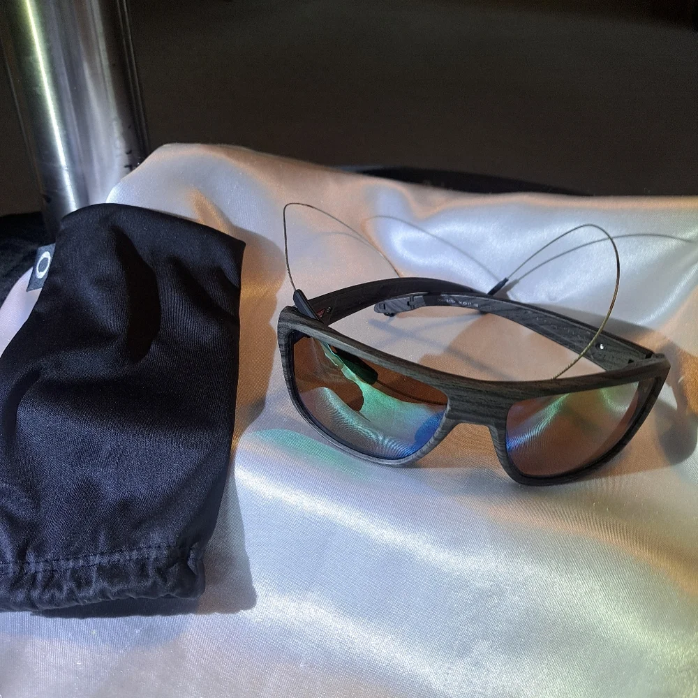 OAKLEY/CASE & SUNGLASSESN̈ - Picture 7 of 14